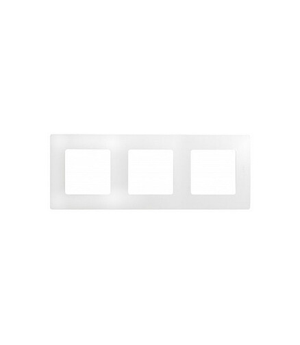 Рамка Legrand ETIKA 672503 3мест. белый 438x503 в Материке