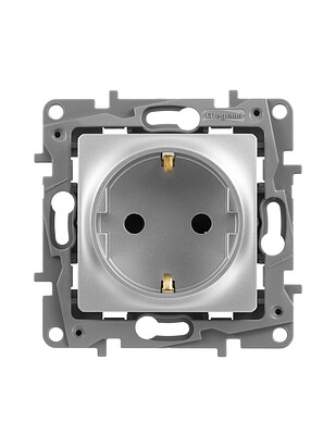 Розетка Legrand ETIKA 672422 1мест. с/з шторки алюмин. 238x286 в Материке