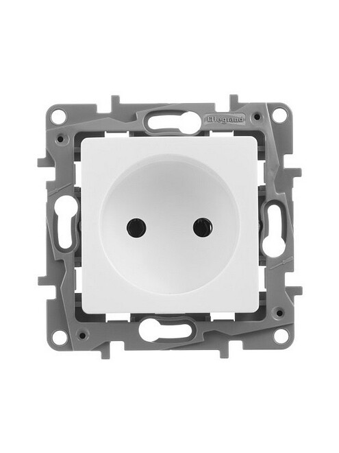 Розетка Legrand ETIKA 672220 1мест. белый 495x660 Розетка Legrand ETIKA 672220 1мест. белый 495x660 в Материке