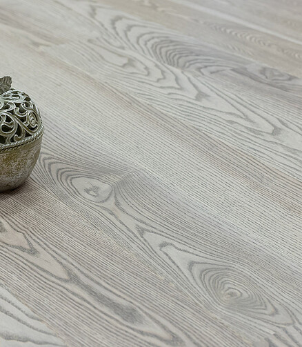 Паркет FOCUS FLOOR_KARELIA ЯСЕНЬ PRESTIGE CYCLONE 1-Strip*V 438x503 в Материке