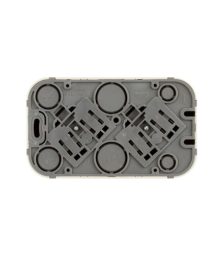 Розетка Legrand QUTEO 782263 2мест. с/з сл.кость 438x503 в Материке - Вариант 3