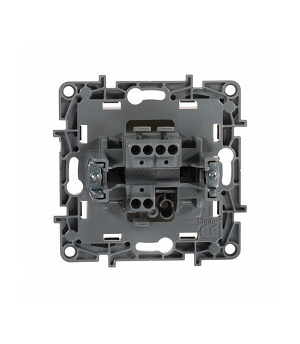 Выключатель прох. Legrand ETIKA 672305 1кл. сл.кость 438x503 в Материке - Вариант 3