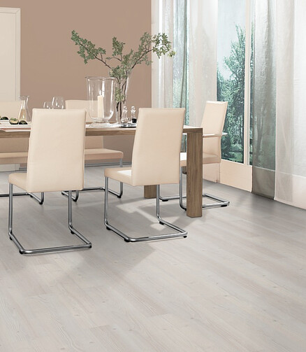 Ламинат EGGER-HOME/32/EHL227_СОСНА ЛАВИАНИ ЛАЙТ_Classic*V4 438x503 в Материке - Вариант 2