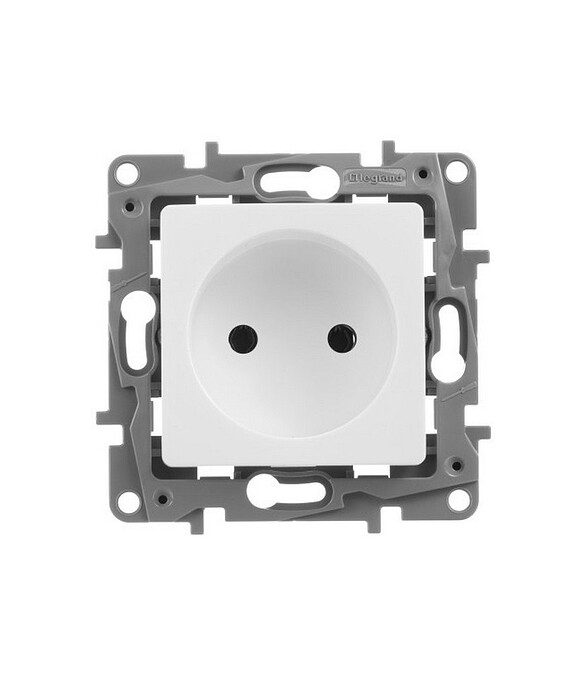 Розетка Legrand ETIKA 672220 1мест. белый 586x674 Розетка Legrand ETIKA 672220 1мест. белый 586x674 в Материке