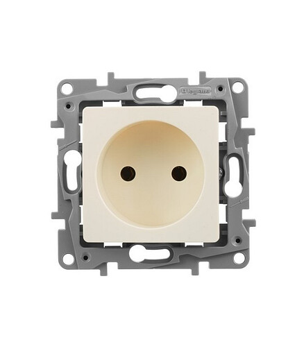 Розетка Legrand ETIKA 672320 1мест. сл.кость 438x503 в Материке
