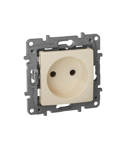 Розетка Legrand ETIKA 672320 1мест. сл.кость 438x503 в Материке - Вариант 2